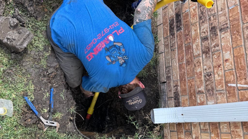 fixing a water pipe ouside terrell tx home Swift Plumbing fixing a water pipe ouside terrell tx home Swift Plumbing